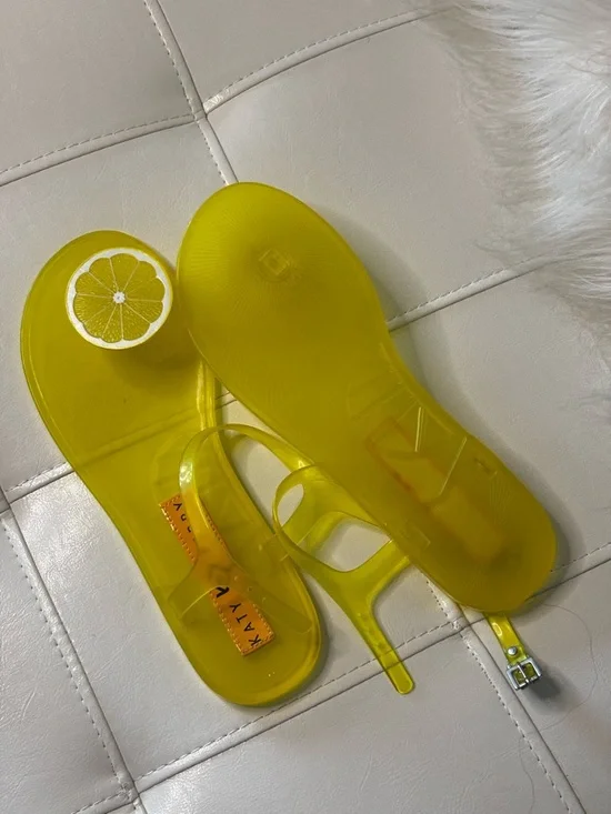 Katy Perry Collections Yellow Jelly Sandals with Lemon Accent - Picture 5 of 8